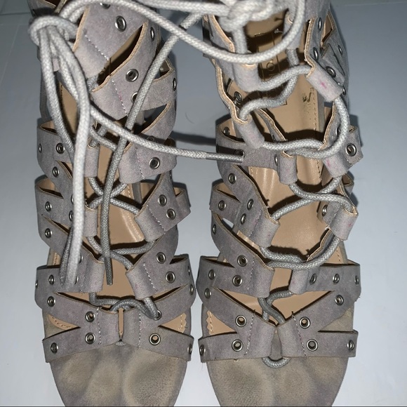 Yoki | Block Heel - Picture 2 of 12